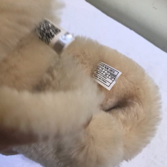 UGG BAILEY 3 Button Tall Boots Shearling Cozy Tan Fur Snow Booties Warm Snow 5 - Picture 9 of 13